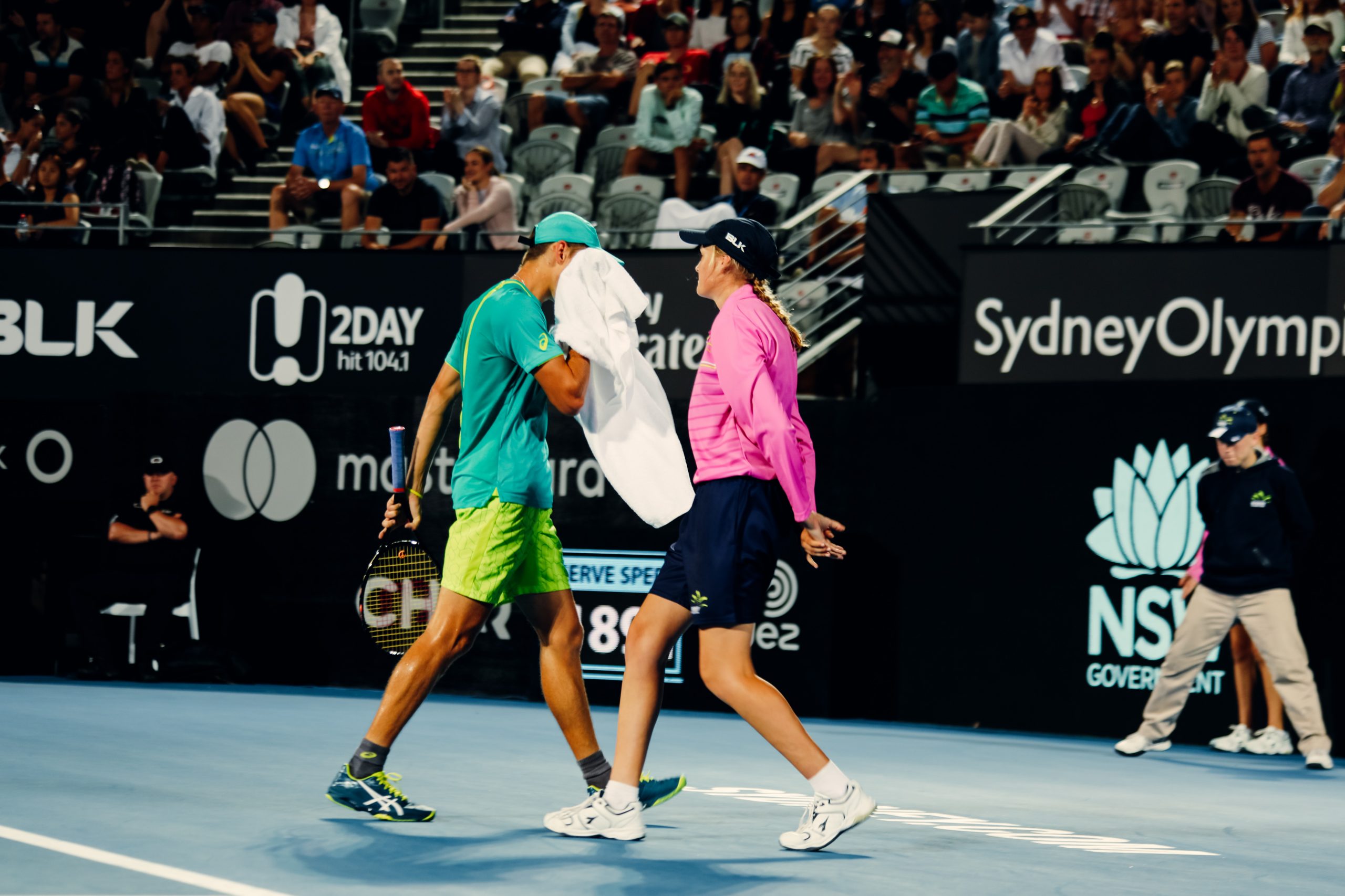 Ball girl with Alex de Minaur on Ken Rosewell Arena at Sydney International Tennis 2018