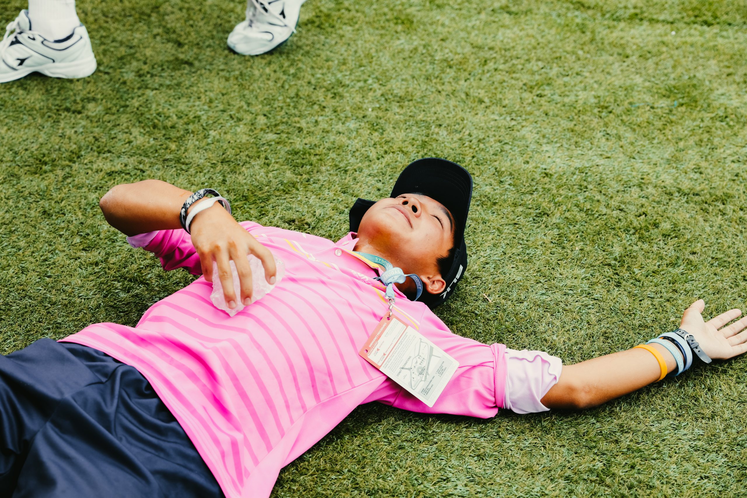 Ballkid on grass at Sydney International Tennis 2018