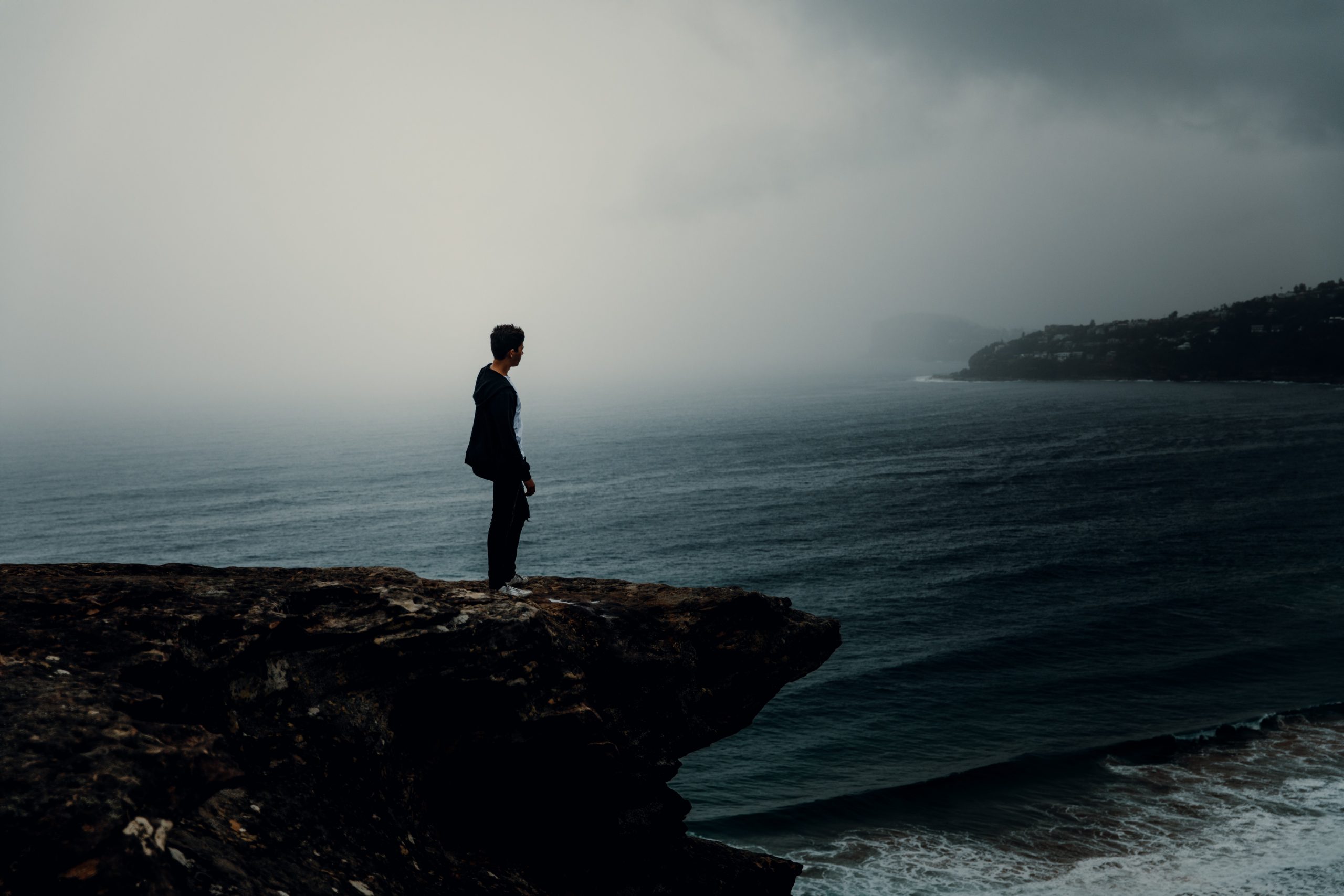 palm beach barrenjoey lighthouse hike right before a storm overlooking the ocean